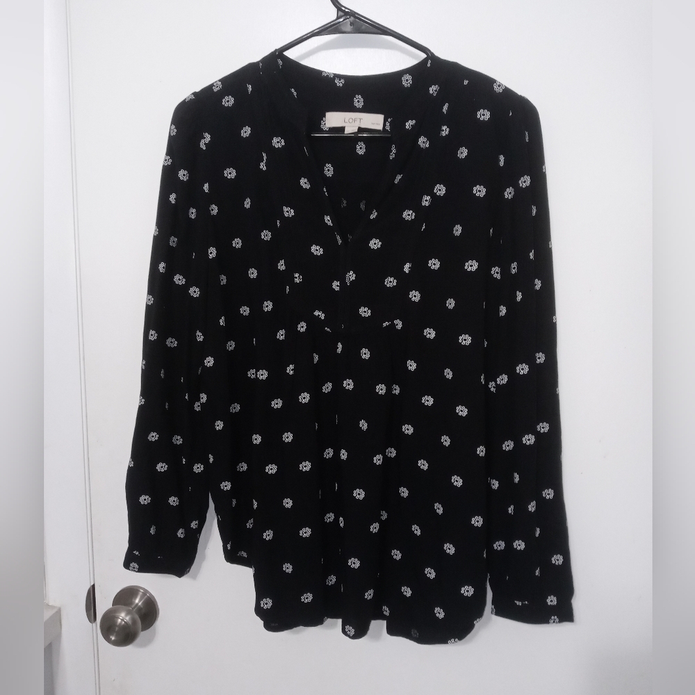Loft Long sleeve black w white floral  Babydoll Peasant v Neck blouse